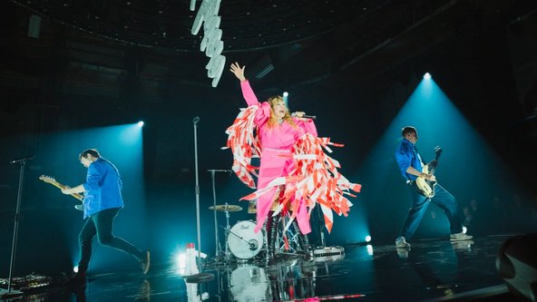 Die Elektropop-Musikgruppe MIA bei ihrem B&uuml;hnenauftritt