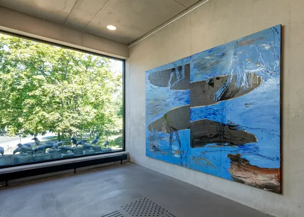 Ausstellungsansicht &bdquo;Wo Kolibris schwimmen&ldquo; 