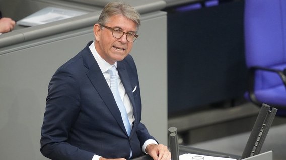 Wolfram Weimer spricht bei der Generaldebatte in der Haushaltswoche im Bundestag.