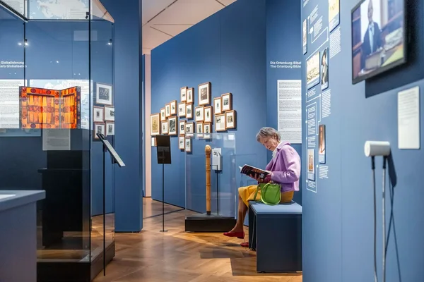 Ausstellungsimpression &bdquo;Objekte. Geschichte. Geschichten. Blick in die Sammlung&ldquo;