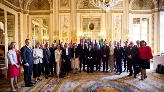 Gruppenbild der EU-Ministerinnen und -minister im französischen Kulturministerium. 