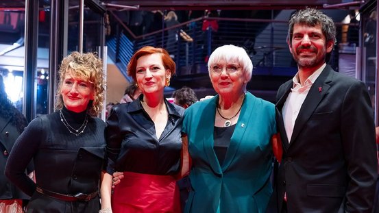 Tricia Tuttle mit Team, der Internationalen Jury sowie Moderatorin Desirée Nosbusch