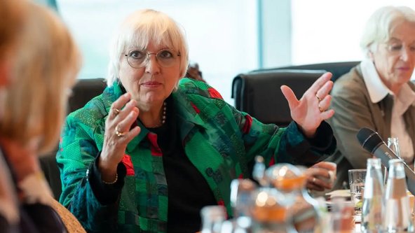 Kulturstaatsministerin Roth im Gespr&auml;ch im Kanzleramt.