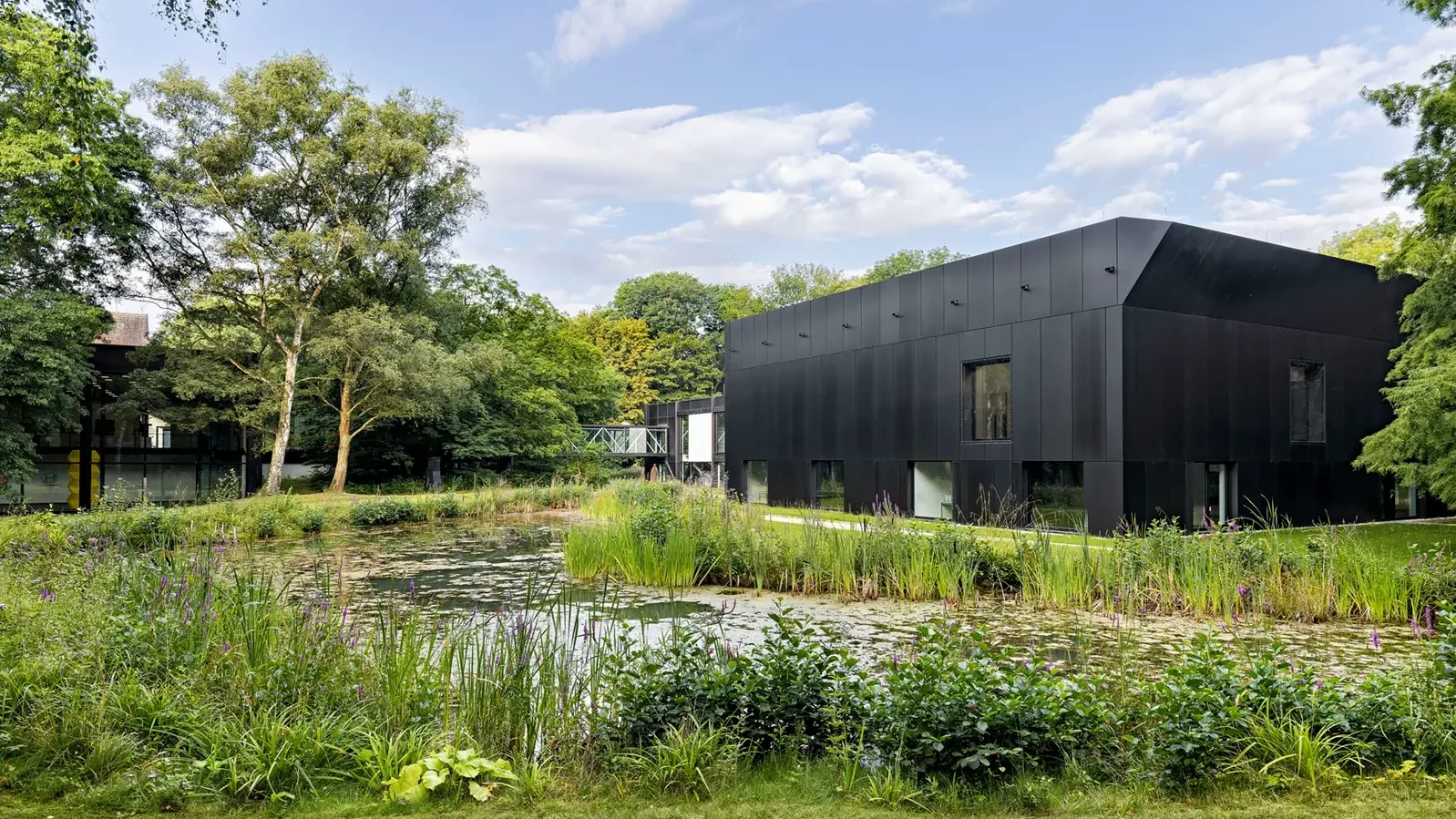 Au&szlig;enaufnahme vom Museumszentrum Quadrat in Bottrop 