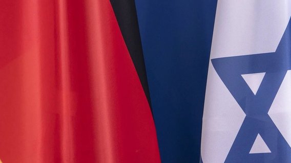 Deutsche und israelische Flagge nebeneinander