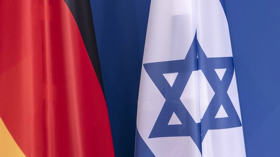 Bild zum Artikel: "Neue Studie zeigt wachsenden Israelhass in Deutschland – Staatsminister Weimer fordert kulturellen Schulterschluss mit Israel"