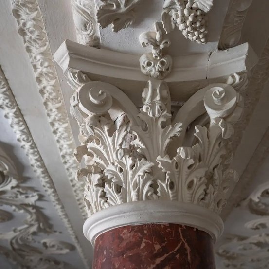 S&auml;ule im Kloster Wettenhausen