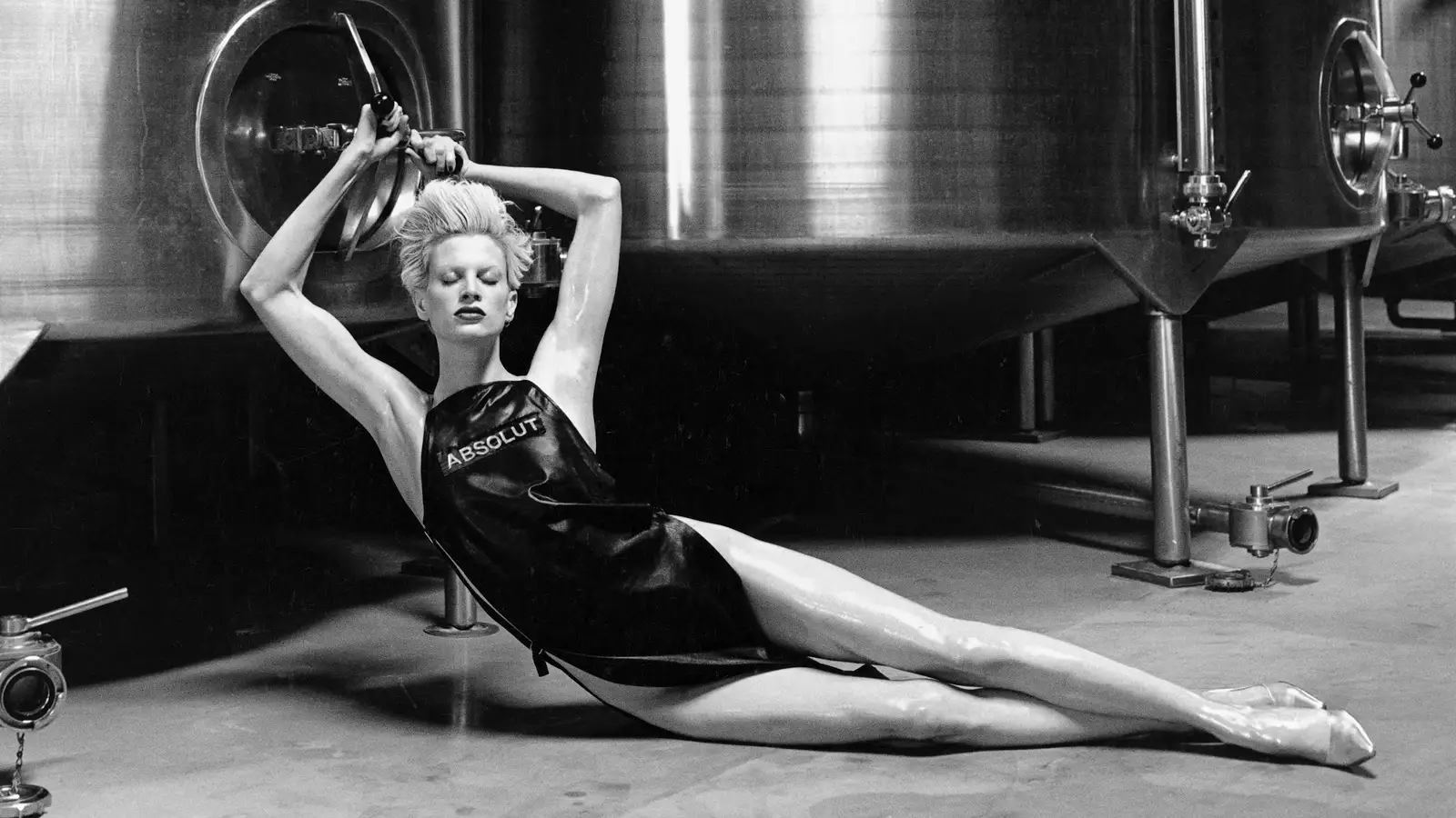 Helmut Newton, Absolut Vodka, Sweden 1995 &copy; Helmut Newton Foundation