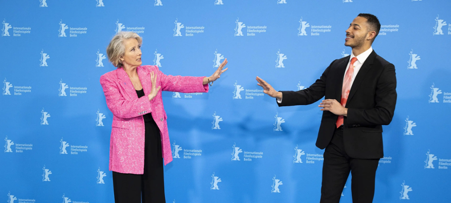 Emma Thompson und Daryl McCormack beim Photo-Call auf der Berlinale 2022.